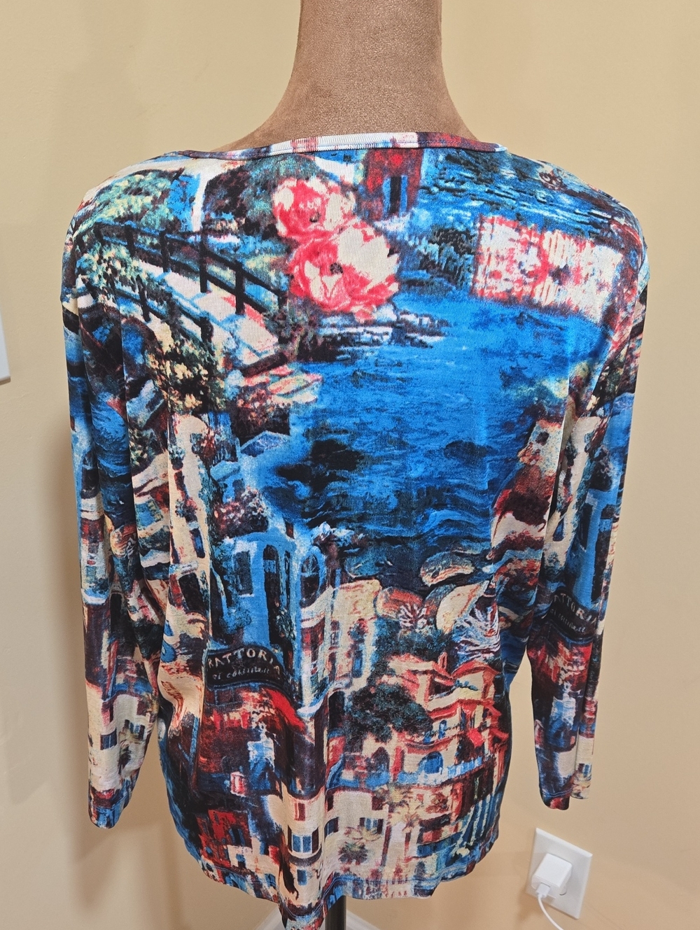 NWT! CHICOS V-Neck Long Sleeve Top - Picture 4 of 7